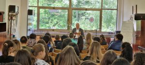 chetene 24 4241 Продължава инициативата на Народното читалище "Изкуство 2022 г." в Ловеч по повод Дни на четенето