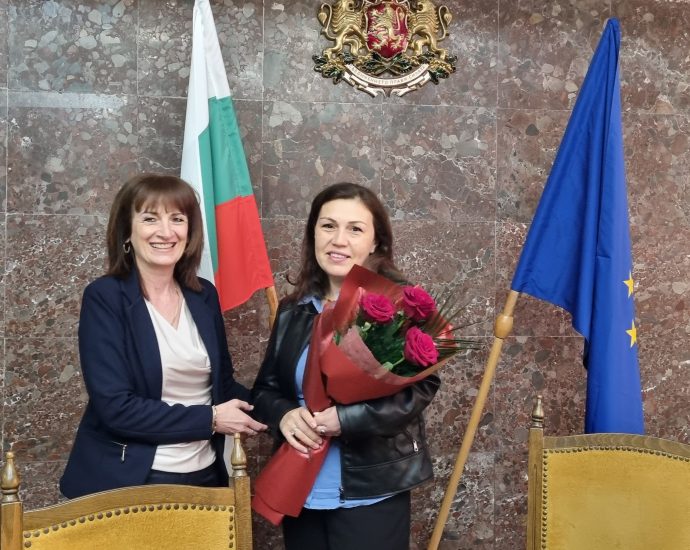 dora stoianova 2904241 Новият областен управител на област Ловеч Дора Стоянова встъпи в длъжност