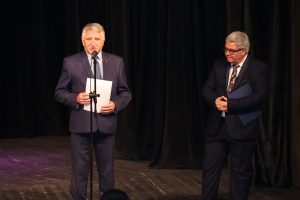 ezikova hitov 1204241 Дългогодишният директор на Езиковата гимназия в Ловеч Радослав Хитов е носителят на тазгодишната награда „Екзарх Йосиф I“