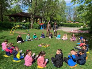 gora deca oreshak 2504241 5 ГОРСКИ УРОК ПО ПОВОД ДЕНЯ НА ЗЕМЯТА С ДЕЦА ОТ ДГ“НЕЗАБРАВКА“ В С.ОРЕШАК