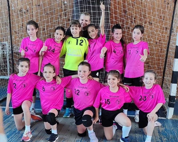 hadball momicheta lovech 2603241 Утре хандбалният клуб „Ловеч 98“ е домакин на зоналния финал при 11-годишните. Момичетата имат възможност да извоюват първите си медали