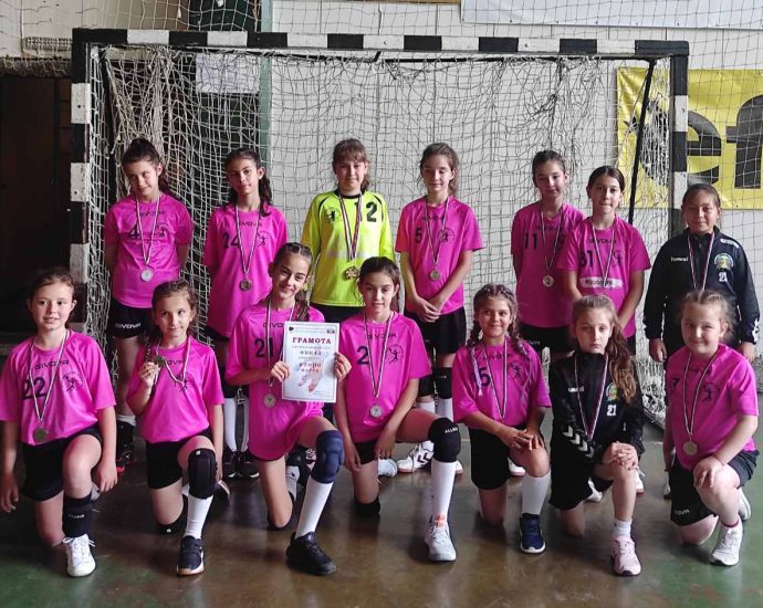 handball 2904241 11-годишните момичета на Хандбален клуб „Ловеч 98“ се класираха и ще участват на финалите в Хасково от 10 до 12 май