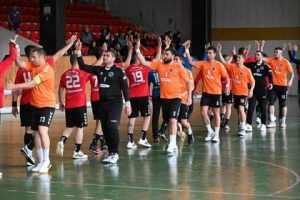 handball lovech 2404241 2 Пред пълни трибуни в ловешката хандбална зала отборите на Осъм и Локомотив сътвориха истинско дерби