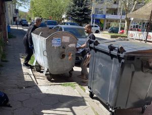 konteineri smet 404241 1 От 1 април в Ловеч започна поетапна подмяна на силно амортизираните и негодни контейнери за събиране на битови отпадъци тип „Бобър“ 1100 л с нови