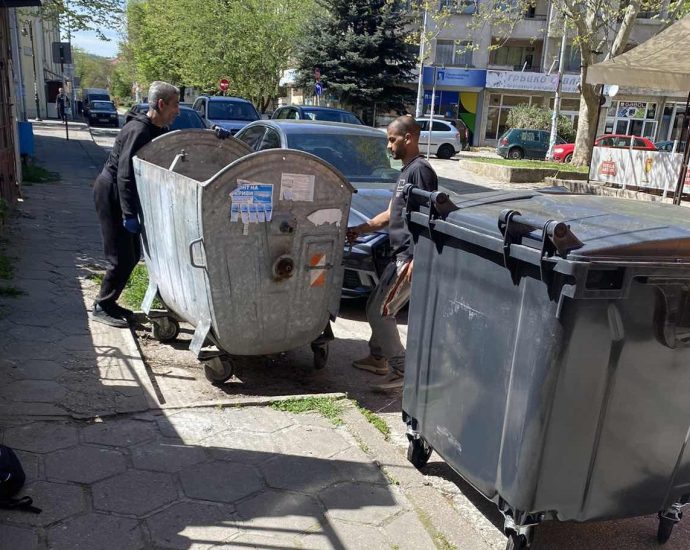 konteineri smet 404241 1 От 1 април в Ловеч започна поетапна подмяна на силно амортизираните и негодни контейнери за събиране на битови отпадъци тип „Бобър“ 1100 л с нови