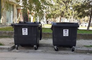 konteineri smet 404241 2 От 1 април в Ловеч започна поетапна подмяна на силно амортизираните и негодни контейнери за събиране на битови отпадъци тип „Бобър“ 1100 л с нови