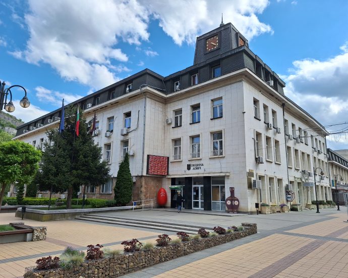 obshtina lovech 2604241 Кметът благодари на двете деца, намерили и върнали изгубени документи и пари на гости на Ловеч