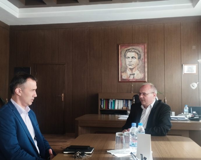 ou mvr 1004241 Областният управител на Ловеч Виктор Стойчев проведе среща с новоназначения временно на длъжността директор на ОД на МВР Ловеч, старши комисар Дончо Манов