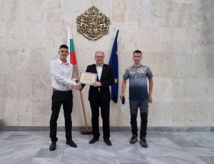 ou nagrada 1304241 2 Областният управител на Ловеч Виктор Стойчев с почетна грамота от ОКСУП
