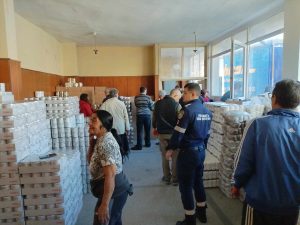 red cross 904241 4 БЧК ЛОВЕЧ ПРОДЪЛЖАВА ЗАРЕЖДАНЕ НА ПУНКТОВЕТЕ С ХРАНИТЕЛНИ ПАКЕТИ ПО ПРОГРАМА ЗА ХРАНИ И ОСНОВНО МАТЕРИАЛНО ПОДПОМАГАНЕ