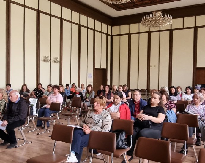 sreshta chitalishta 104241 2 Днес по инициатива на Съюза на народните читалища се проведе кръгла маса на тема „Нови идеи, нови възможности“. Събитието премина под патронажа на областния управител на област Ловеч