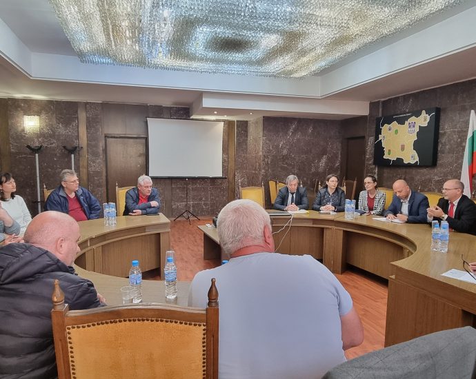 sreshta patishta 2304241 Работна среща при областния управител по повод повредени пътища по време на строежа на магистралата
