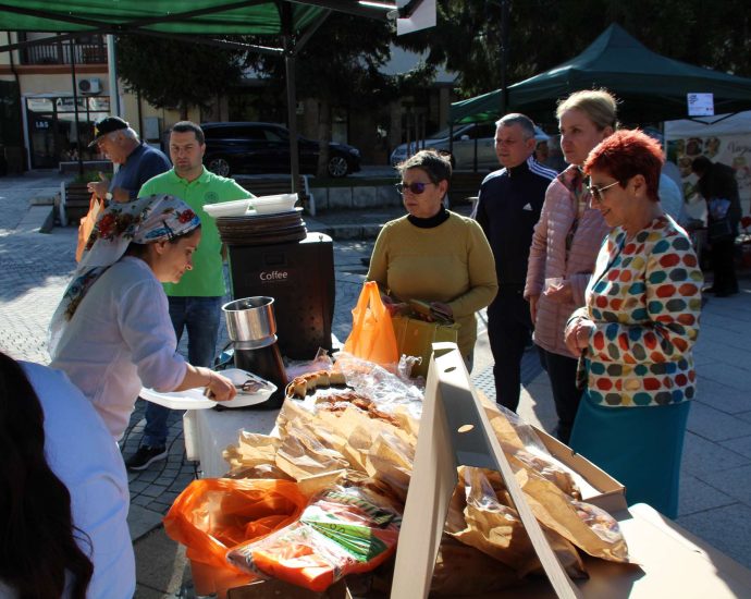 teteven bazar 804241 4 Демонстрации, базар и изложба съпроводиха 9-то издание на Европейските дни на художествените занаяти в Тетевен