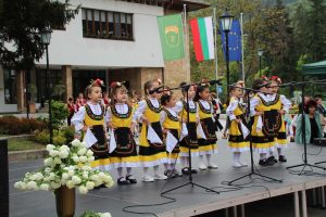 teteven cvetnica 2804241 7 Децата от община Тетевен изнесоха празничен концерт по случай Цветница и Лазаровден