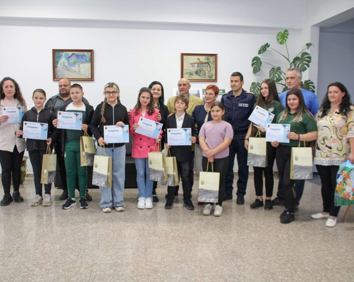 teteven konkurs 1004241 3 Д-р Мадлена Бояджиева награди участниците в общинския етап на Международния конкурс "С очите си видях бедата"