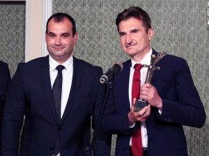 Loveshki mech 2205242 Носител на наградата "Ловешки меч" стана Пламен Тотев. Боряна Филипова и Тинка Симеонова бяха удостоени с плакет „Св. св. Кирил и Методий“