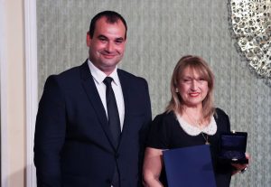 Loveshki mech 2205244 Носител на наградата "Ловешки меч" стана Пламен Тотев. Боряна Филипова и Тинка Симеонова бяха удостоени с плакет „Св. св. Кирил и Методий“