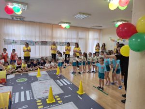 deca bezopasnost 2395241 4 В спортен празник в детска градина „Първи юни“ в Ловеч малчуганите показаха какво са научили за безопасността на движението по пътищата