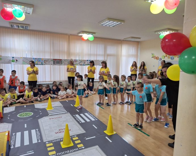 deca bezopasnost 2395241 4 В спортен празник в детска градина „Първи юни“ в Ловеч малчуганите показаха какво са научили за безопасността на движението по пътищата