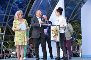 liuliakova rachenica 1205241 1 Танцовият състав „Лудо-младо“ от Лясковец спечели наградата на кмета за цялостен принос в 7-ия фестивал за обработен фолклор „Люлякова ръченица“