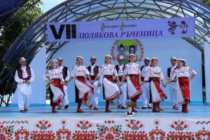 liuliakova rachenica 1205241 3 Танцовият състав „Лудо-младо“ от Лясковец спечели наградата на кмета за цялостен принос в 7-ия фестивал за обработен фолклор „Люлякова ръченица“