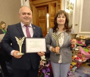nagradi uchiteli 1405241 Венцеслав Георгиев и Теменужка Манолова а отличени в конкурса на Съюза на българските учители (СБУ) „Учител на годината“