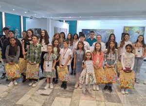 nagrajdavane konkurs 3005241 3 На церемония в Художествената галерия „Проф. Теофан Сокеров“ бяха наградени победителите от Националния конкурс за детска рисунка, компютърна рисунка и есе на тема „Детство мое - реално и вълшебно“