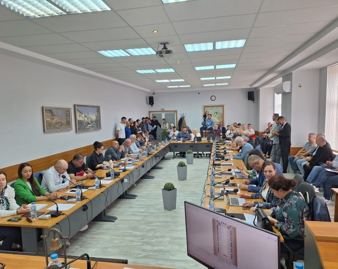 obs 3005241 Община Ловеч приема в дарение градския стадион и цялата тренировъчна база на „Ловеч спорт 96“