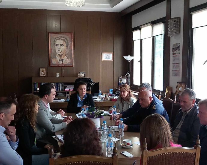 ou izbori sreshta 1705241 Областният управител проведе работна среща с институциите за организацията на изборния процес