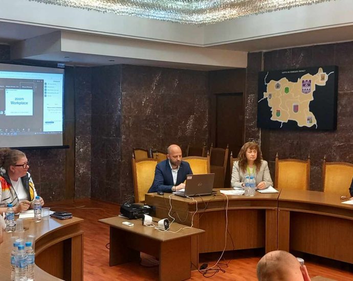 ou komisia bezopasnost 1705241 Областната комисия по безопасност на движението по пътищата разгледа изпълнението на Областната план-програма до момента