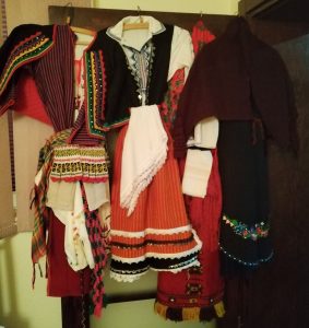 pafti nosii 705241 2 Народно читалище „Зорница – 2010 – Нено Щрегарски“ с изложба на автентични български носии и пафти