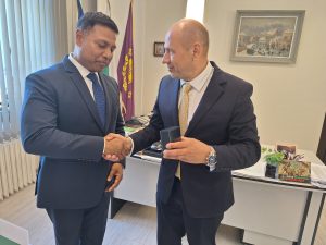 poslanik india 1105241 Кметът Страцимир Петков проведе официална среща с посланика на Република Индия в България Санджай Рана