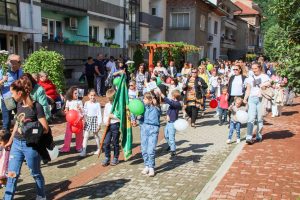 teteven 24mai 2405241 7 Стотици възпитаници на училища и детски градини се включиха в празничното шествие по случай 24 май в Тетевен