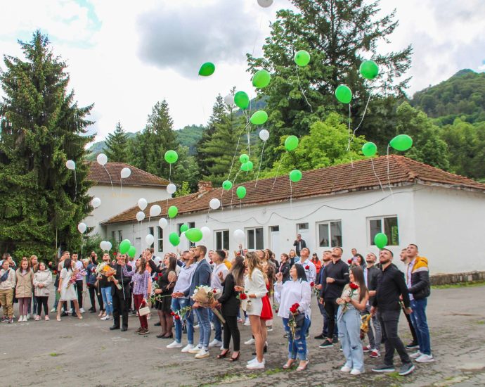 teteven abiturienti 1405241 10 Средните училища в Тетевен изпратиха абитуриентите от випуск 2024
