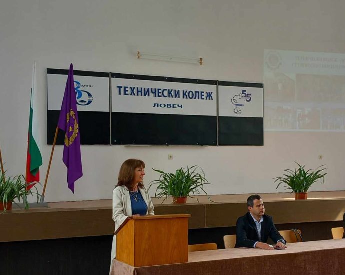 tk biznes 1505241 За втора поредна година в Техническия колеж Ловеч се проведе информационна среща на представители на местния бизнес и студенти