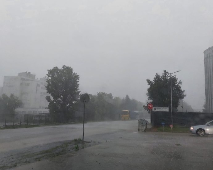 buria lovech 306241 От ОД на МВР Ловеч съобщават за получени множество сигнали след разразилата се силна буря в област Ловеч