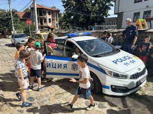 deca police 1106242 Същевременно на 13 юни стартира и ежегодната акция на МВР „Ваканция! Да пазим живота на децата на пътя!“, която ще продължи до 31 август