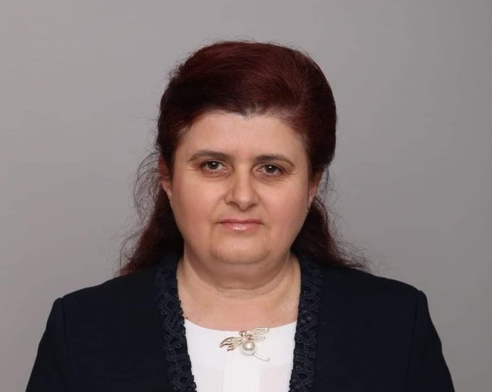 irina miteva 2806241 Ирина Митева, общински съветник от ГЕРБ: Не ви е виновна опозицията, в управлението на община Ловеч липсва политическа култура и понятие за законосъобразност и целесъобразност в интерес на хората.