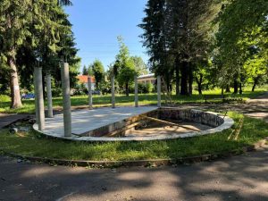 izgrajdane park troyan 1404241 1 В Троян обновяват градинката при НУПИ „Проф. Венко Колев“