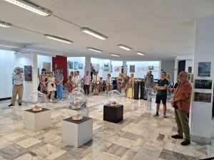 izlojba 2706241 2 Френският художник Бруно Жорж Давид подреди в изложбена зала „Вароша“ в Ловеч над сто свои произведения