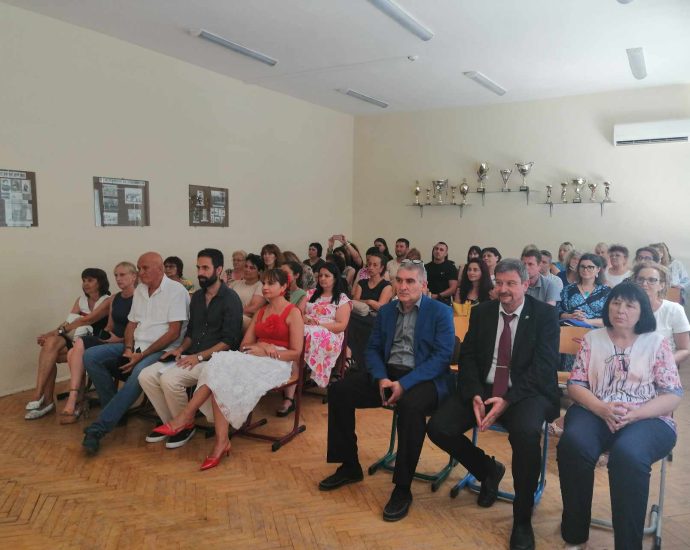 nkiforov 2706241 4 В актовата зала на ОУ „Христо Никифоров“ се състоя заключителната среща за представяне на дейностите по Проект „Всички заедно срещу тормоза в училище“
