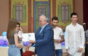 ppmg 1806241 5 97 зрелостници получиха дипломите си за завършено средно образование на тържествена церемония в Профилираната природо-математическа гимназия (ППМГ) в Ловеч