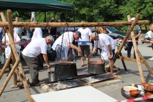 praznik salamura 1006241 2 Празникът на Тетевенската саламура: незабравимо изживяване, обединяващо традиции и вкусна храна