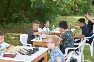 shah 306241 2 Ловеч беше домакин на детски демонстрационен турнир по шахмат на открито