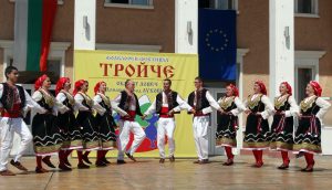 troicheva 1106241 160 участници от единадесет колектива участват в Осмия областен фолклорен фестивал „Тройче“ в Летница
