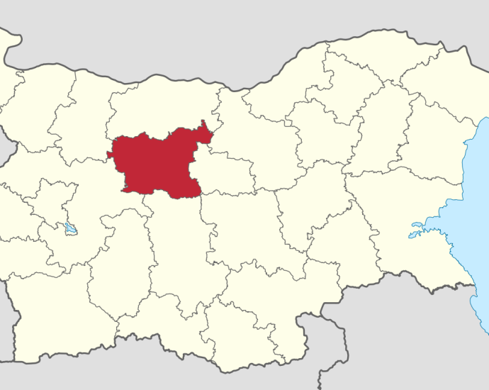 oblast lovech 3007241 През 2023 г. в резултат на отрицателния естествен прираст, населението на областта е намаляло с 1 324 души