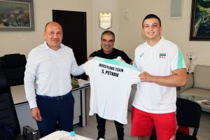 radostin vasilev 1007241 Кметът награди бронзовия медалист от европейското първенство по борба за кадети Радостин Василев