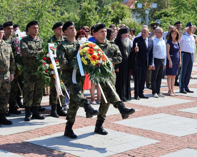 vazpominanie levski 1807241 4 С възпоменателна церемония с военен ритуал в Ловеч отбелязахме тържествено 187-годишнината от рождението на Васил Левски