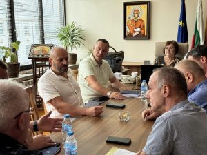 troyan sreshta voda 2908241 5 Кметът Михайлова постави настойчиво въпроса за проблемите с водоснабдяването в някои населени места от общината