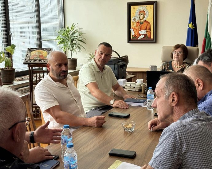 troyan sreshta voda 2908241 5 Кметът Михайлова постави настойчиво въпроса за проблемите с водоснабдяването в някои населени места от общината